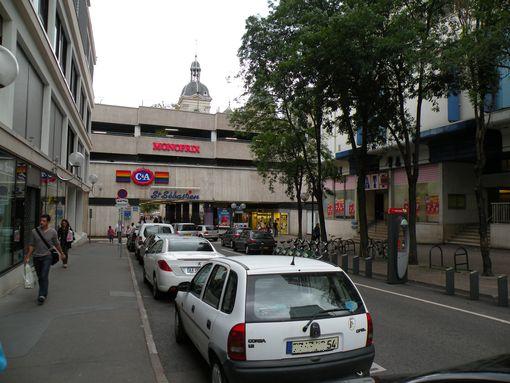  parking du centre commercial Saint-Sébastien